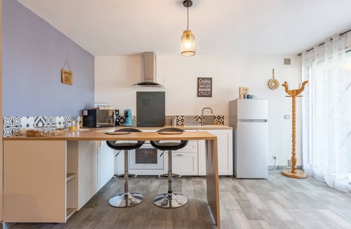 Puyloubier Apartment | Apartment “At the Foot of Sainte Victoire” with Private Terrace, Garden & Wi-Fi