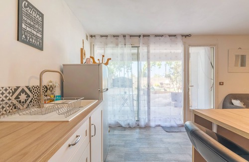 Puyloubier Apartment | Apartment “At the Foot of Sainte Victoire” with Private Terrace, Garden & Wi-Fi