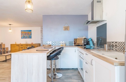Puyloubier Apartment | Apartment “At the Foot of Sainte Victoire” with Private Terrace, Garden & Wi-Fi