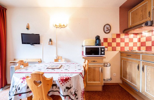 Les Bruyeres Apartment | Apartment 'Au Pied Des Pistes' with Balcony