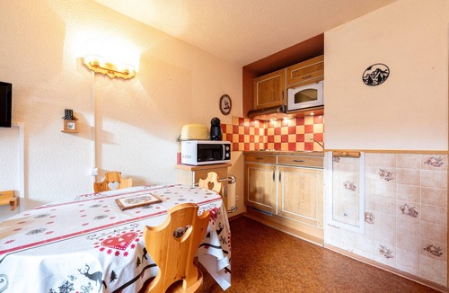 Les Bruyeres Apartment | Apartment 'Au Pied Des Pistes' with Balcony