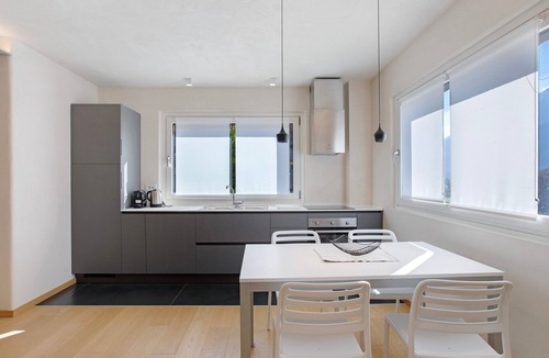 Senin Apartment | Apartment 'Aurelie' with Mountain View, Balcony and Wi-Fi