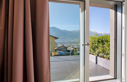 Senin Apartment | Apartment 'Aurelie' with Mountain View, Balcony and Wi-Fi