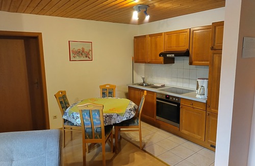 Lonsee Apartment | Apartment 'B' with Private Terrace and Wi-Fi