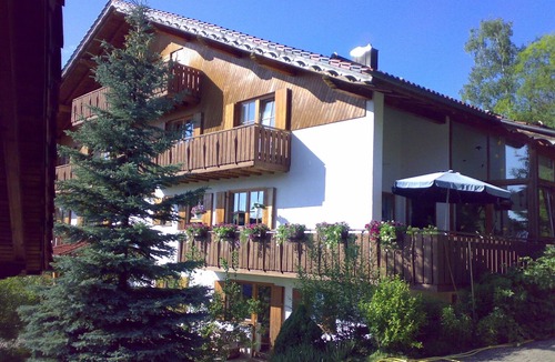 Lonsee Apartment | Apartment 'B' with Private Terrace and Wi-Fi