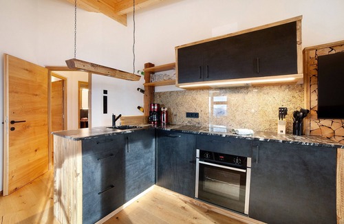 Lagundo Apartment | Apartment 'Bartgeier' with Mountain View, Shared Garden and Wi-Fi