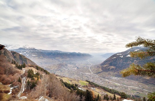 Lagundo Apartment | Apartment 'Bartgeier' with Mountain View, Shared Garden and Wi-Fi