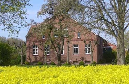Hinte Apartment | Apartment Bauernstube, shower, toilet, 2 bedrooms - Friesenborg - Ferienwohnung Klein Sande