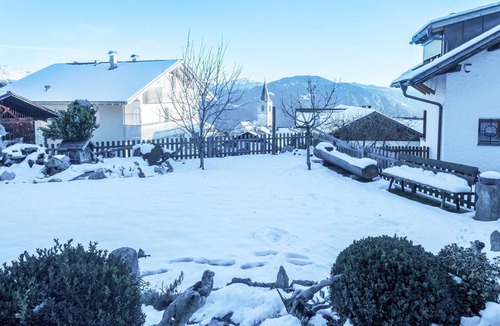 San Genesio Atesino Apartment | Apartment 'Beckenbinder Schlern' with Garden, Wi-Fi & Mountain View