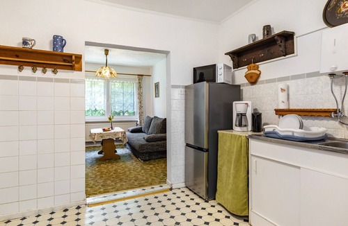 Liepe Apartment | Apartment 'Behling 4' with Shared Garden and Wi-Fi