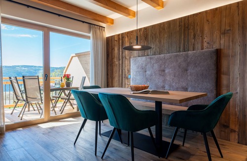 Fie allo Sciliar Apartment | Apartment 'Berg' with Mountain View, Private Garden and Wi-Fi