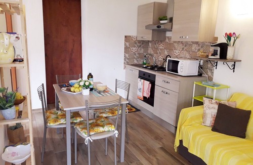 La Spezia Apartment | Apartment between lemon and olive trees with sea view CITRA code 011015-LT-0925