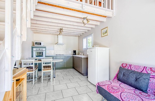 Queyrac Apartment | Apartment Between Vineyards and Ocean – A Nature Escape with Comfort