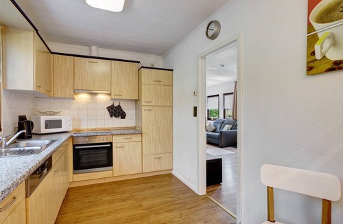 Meschede House | Apartment 'Bianca' with Lake View, Private Terrace and Wi-Fi