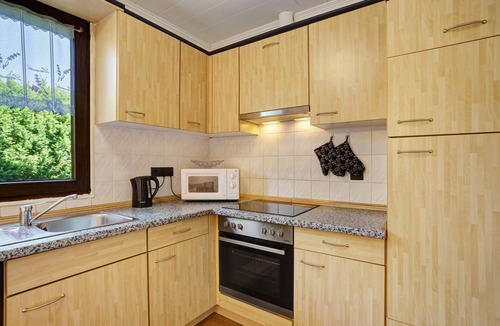 Meschede House | Apartment 'Bianca' with Lake View, Private Terrace and Wi-Fi