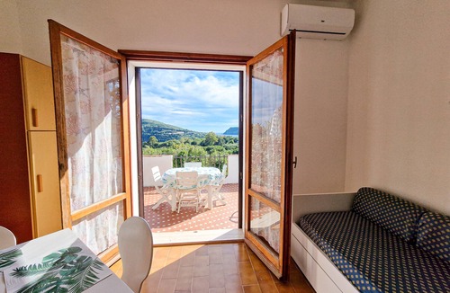 Lacona Apartment | Apartment 'Bilo Nr 10' with Mountain View and Shared Garden