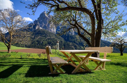 Siusi Apartment | Apartment 'Biohof Oberzonn Labe' with Mountain View, Shared Garden and Wi-Fi