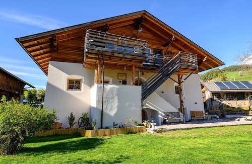 Siusi Apartment | Apartment 'Biohof Oberzonn Labe' with Mountain View, Shared Garden and Wi-Fi