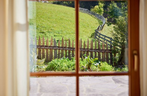 Racines Apartment | Apartment "BlasigSuite Blasighof" with Mountain View, Wi-Fi, Terrace & Garden