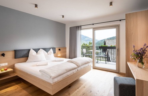 Barbiano Apartment | Apartment 'Blauburgunder' with Mountain View, Shared Pool and Wi-Fi