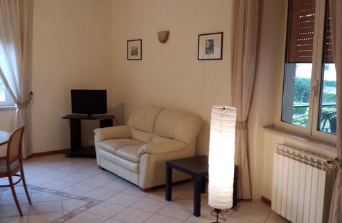 Pinetamare Apartment | APARTMENT (BLUE) IN VILLA WITH GARDEN