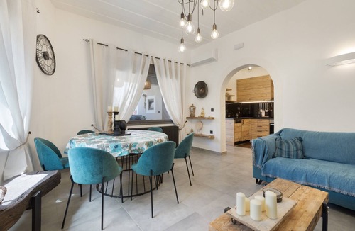 Kournas Apartment | Apartment 'Boho' with Mountain View, Wi-Fi and Air Conditioning