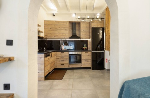 Kournas Apartment | Apartment 'Boho' with Mountain View, Wi-Fi and Air Conditioning