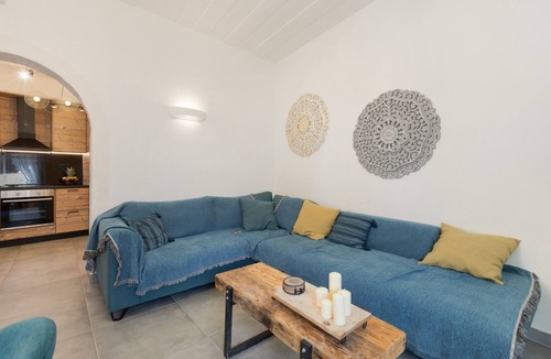 Kournas Apartment | Apartment 'Boho' with Mountain View, Wi-Fi and Air Conditioning