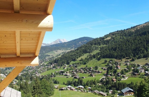 La Clusaz Apartment | Apartment "Borderan" with Mountain Views, Jacuzzi, Balcony and Wi-Fi