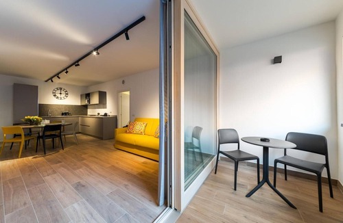 Torbole sul Garda Apartment | Apartment 'Boutique Red' with Balcony, Wi-Fi and Air Conditioning