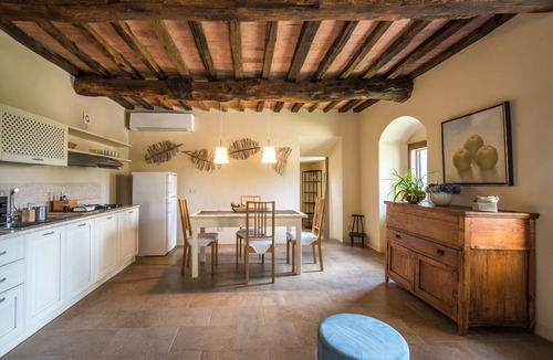 Simignano Apartment | Apartment 'Brotes Castagno' with Shared Pool, Wi-Fi and Air Conditioning