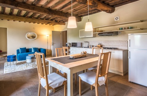 Simignano Apartment | Apartment 'Brotes Castagno' with Shared Pool, Wi-Fi and Air Conditioning