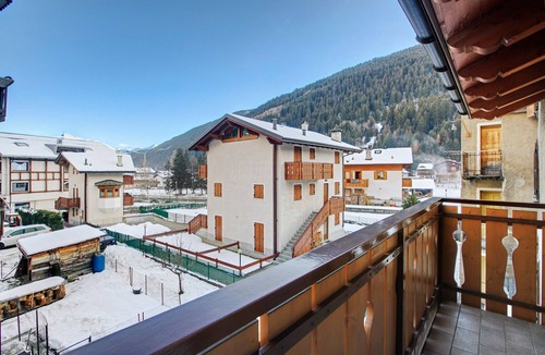 Isolaccia Apartment | Apartment "Bucaneve" with Mountain View, Private Terrace and Wi-Fi