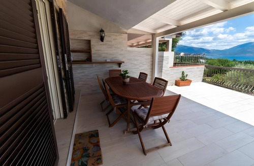 San Giovanni a Piro Apartment | Apartment 'Casa Panoramica Policastro' with Sea View, Wi-Fi and Air Conditioning