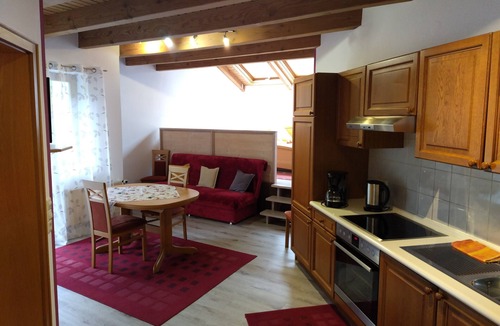 Lonsee Apartment | Apartment 'C' with Balcony and Wi-Fi
