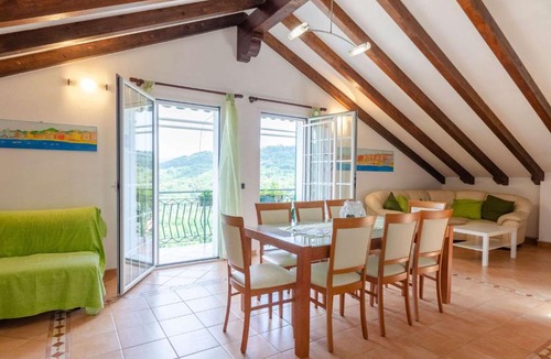 San Massimo Apartment | Apartment Ca du Pescou Charmantes Dachgeschoss in San Massimo by Interhome