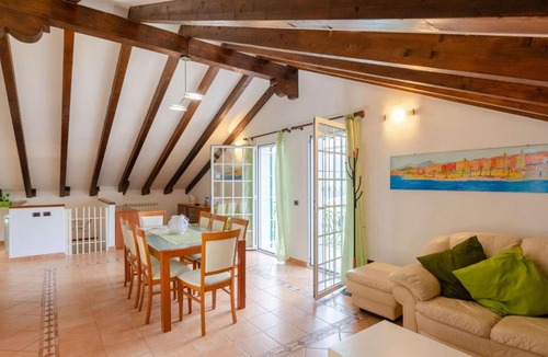 San Massimo Apartment | Apartment Ca du Pescou Charmantes Dachgeschoss in San Massimo by Interhome