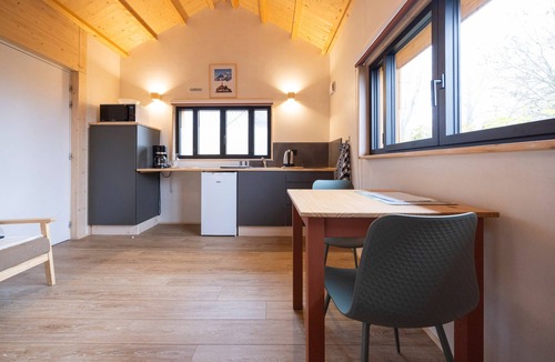 Marcellaz-Albanais Apartment | Apartment 'Cabane' with Wi-Fi and Air Conditioning