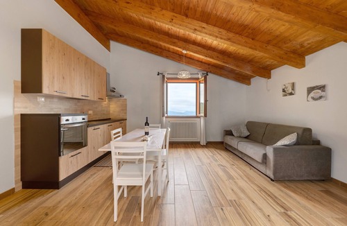 Zignago Apartment | Apartment 'Camera 1' with Mountain View, Private Terrace and Wi-Fi