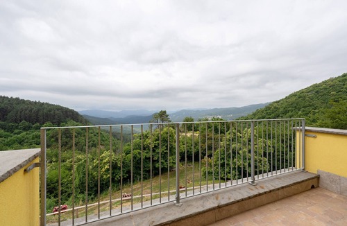 Zignago Apartment | Apartment 'Camera 2' with Mountain View, Private Terrace and Wi-Fi