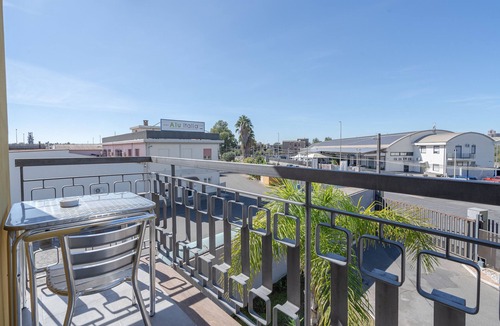 Contrada Pantano d'Arci Apartment | Apartment 'Camera 202 Con Balcone - Terrazza' with Mountain View, Wi-Fi and Air Conditioning