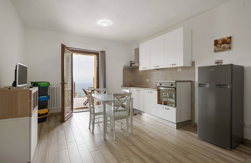 Zignago Apartment | Apartment 'Camera 6' with Mountain View, Wi-Fi and Air Conditioning