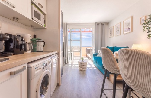 Cap Esterel Apartment | Apartment 'Cap Esterel - Pool' with Sea View, Wi-Fi and Air Conditioning