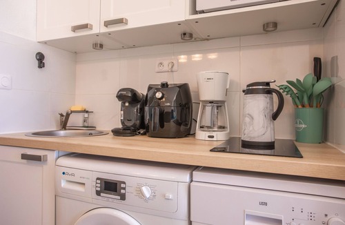 Cap Esterel Apartment | Apartment 'Cap Esterel - Pool' with Sea View, Wi-Fi and Air Conditioning