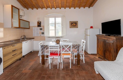 Donoratico Apartment | Apartment 'Casa Adele' with Shared Garden and Wi-Fi