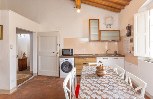 Donoratico Apartment | Apartment 'Casa Adele' with Shared Garden and Wi-Fi