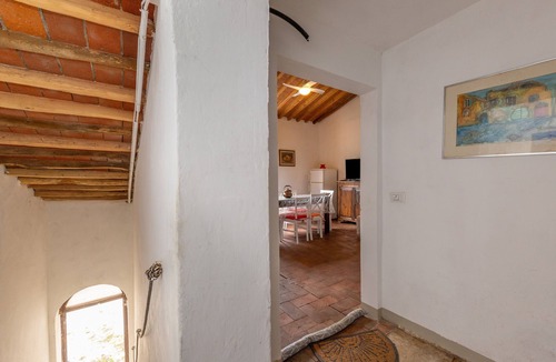 Donoratico Apartment | Apartment 'Casa Adele' with Shared Garden and Wi-Fi