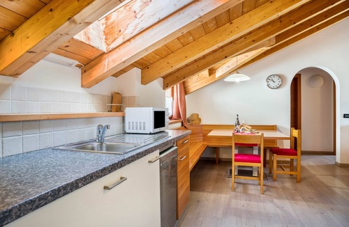Molveno Apartment | Apartment 'Casa Batistei Mirtillo' with Sea View and Wi-Fi