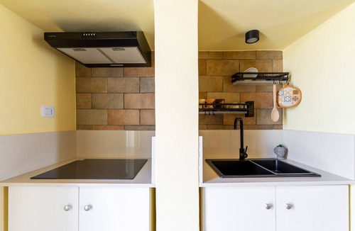 Specchia Apartment | Apartment 'Casa Donna Sofia' with Private Terrace, Wi-Fi and Air Conditioning