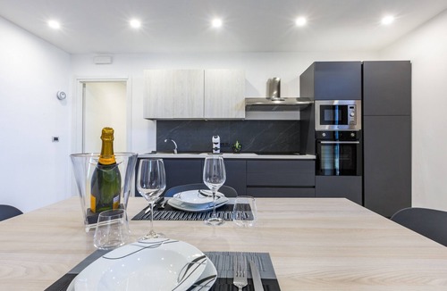 Gioiosa Marea Apartment | Apartment 'Casa Gioiosa' with Sea View, Wi-Fi and Air Conditioning